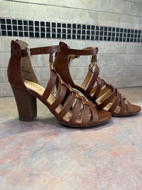 XOXO Baxter Strappy Heels Size 8 Brown Gladiator Block Heel Sandals